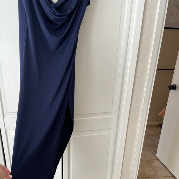 Semi formal dress. - Picture 2 of 4